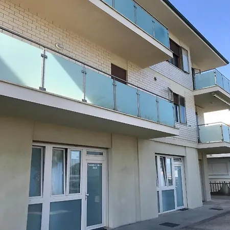 לינה וארוחת בוקר Frontemare Faleria