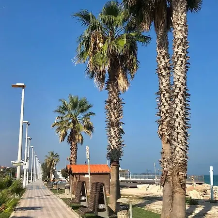 Couette-café Frontemare Faleria Porto SantʼElpidio