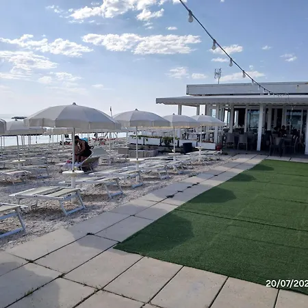 Frontemare Faleria לינה וארוחת בוקר