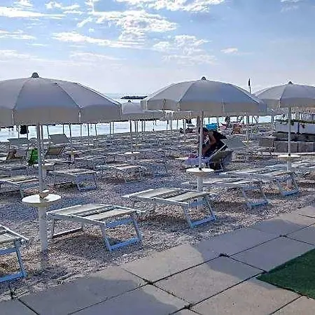 Frontemare Faleria לינה וארוחת בוקר Porto SantʼElpidio