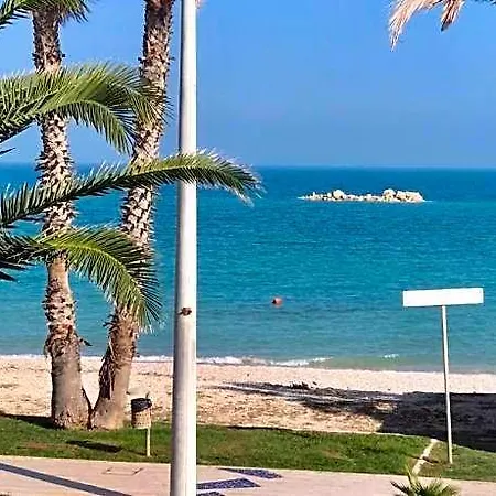 Frontemare Faleria לינה וארוחת בוקר 3*