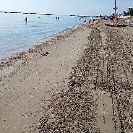 לינה וארוחת בוקר Frontemare Faleria Porto SantʼElpidio